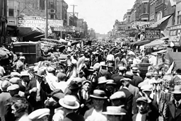 Maxwell Street Market History (Photo Credit: Chicago Tribune historical photo)